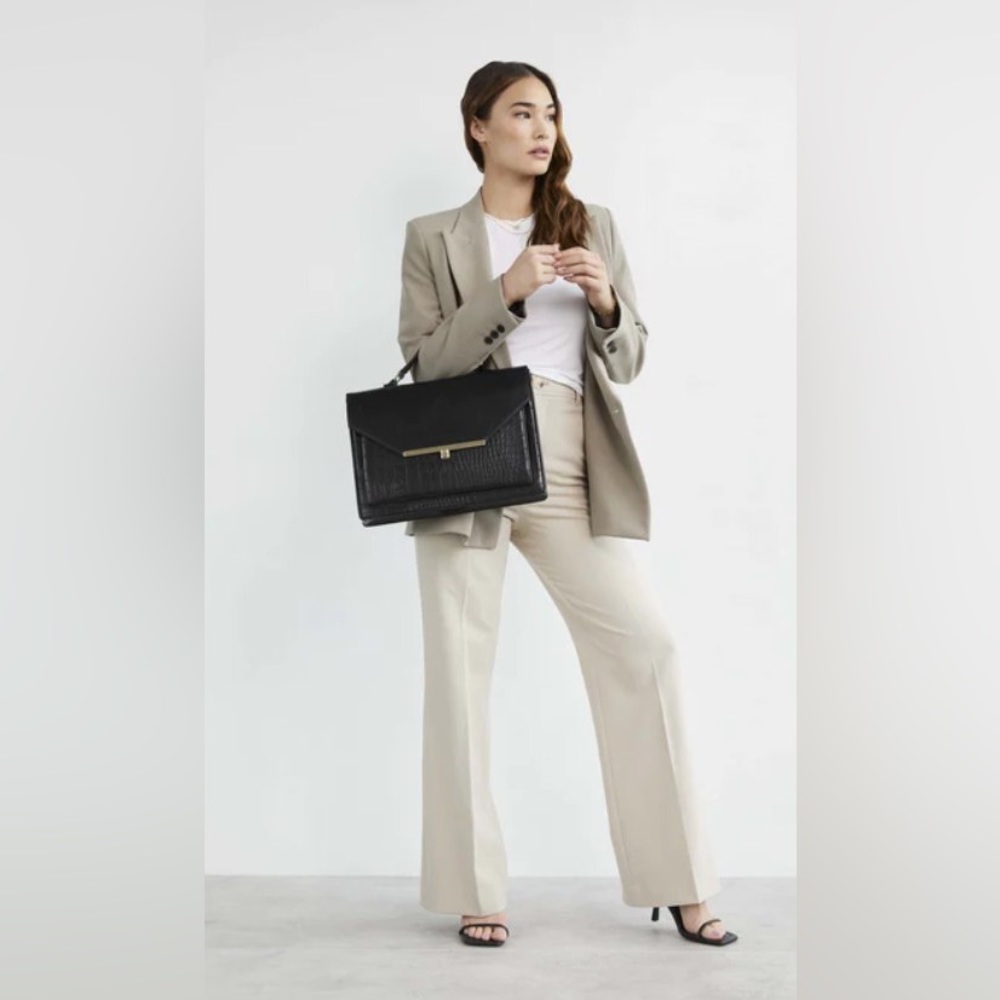 BEIS The Messenger in Black Croc